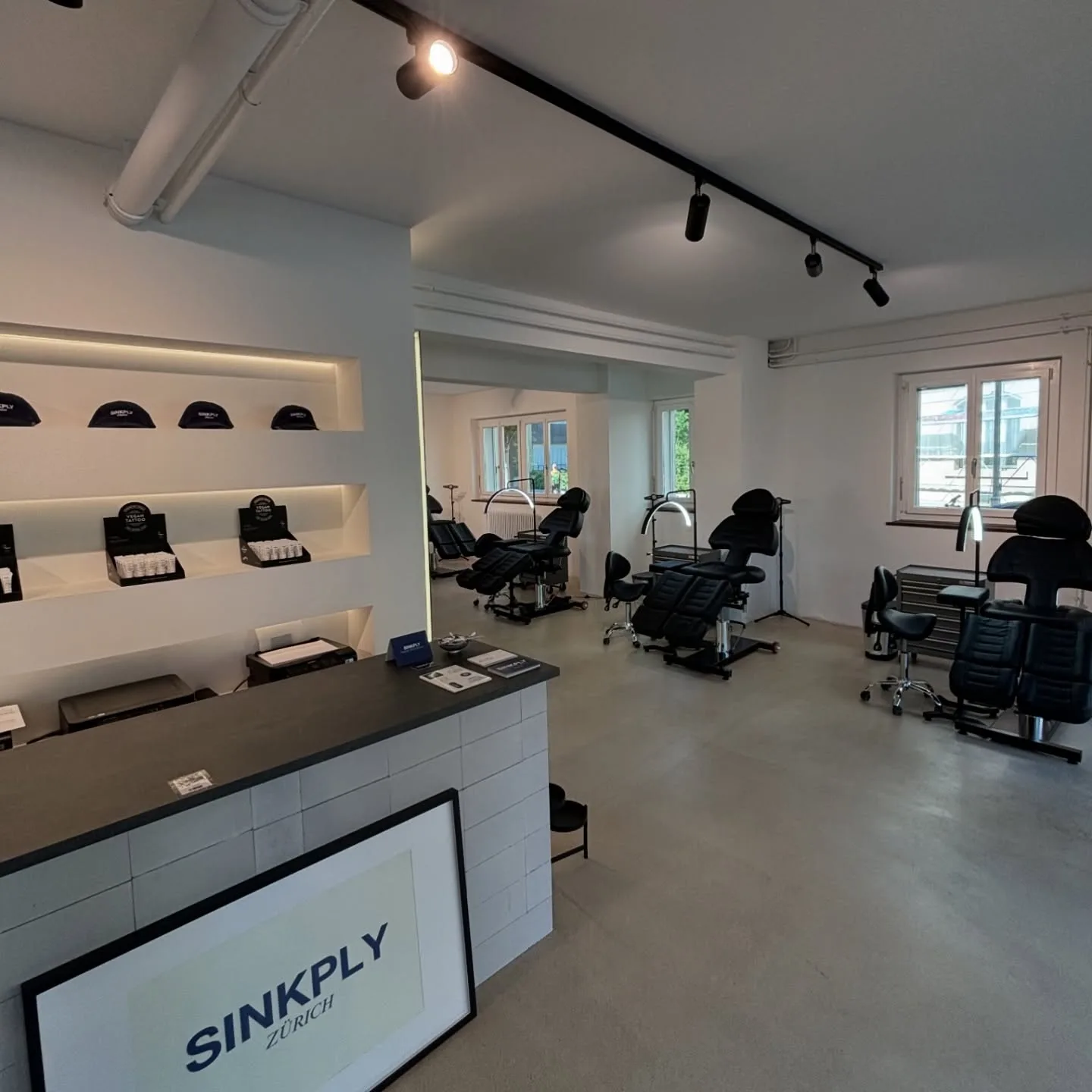 Reception and main floor at Sinkply Zürich studio
